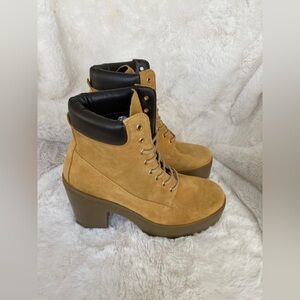 STEVE MADDEN TINDRA Tan Suede Leather Platform Boots Booties NIB!! Size 8